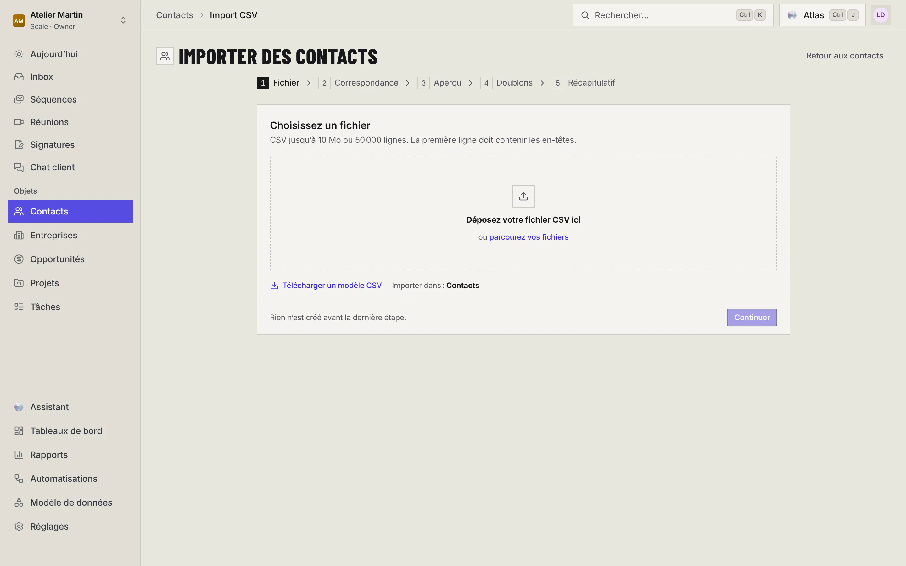 L'étape Fichier : zone de dépôt du fichier CSV, limites de taille et lien Télécharger un modèle CSV.
