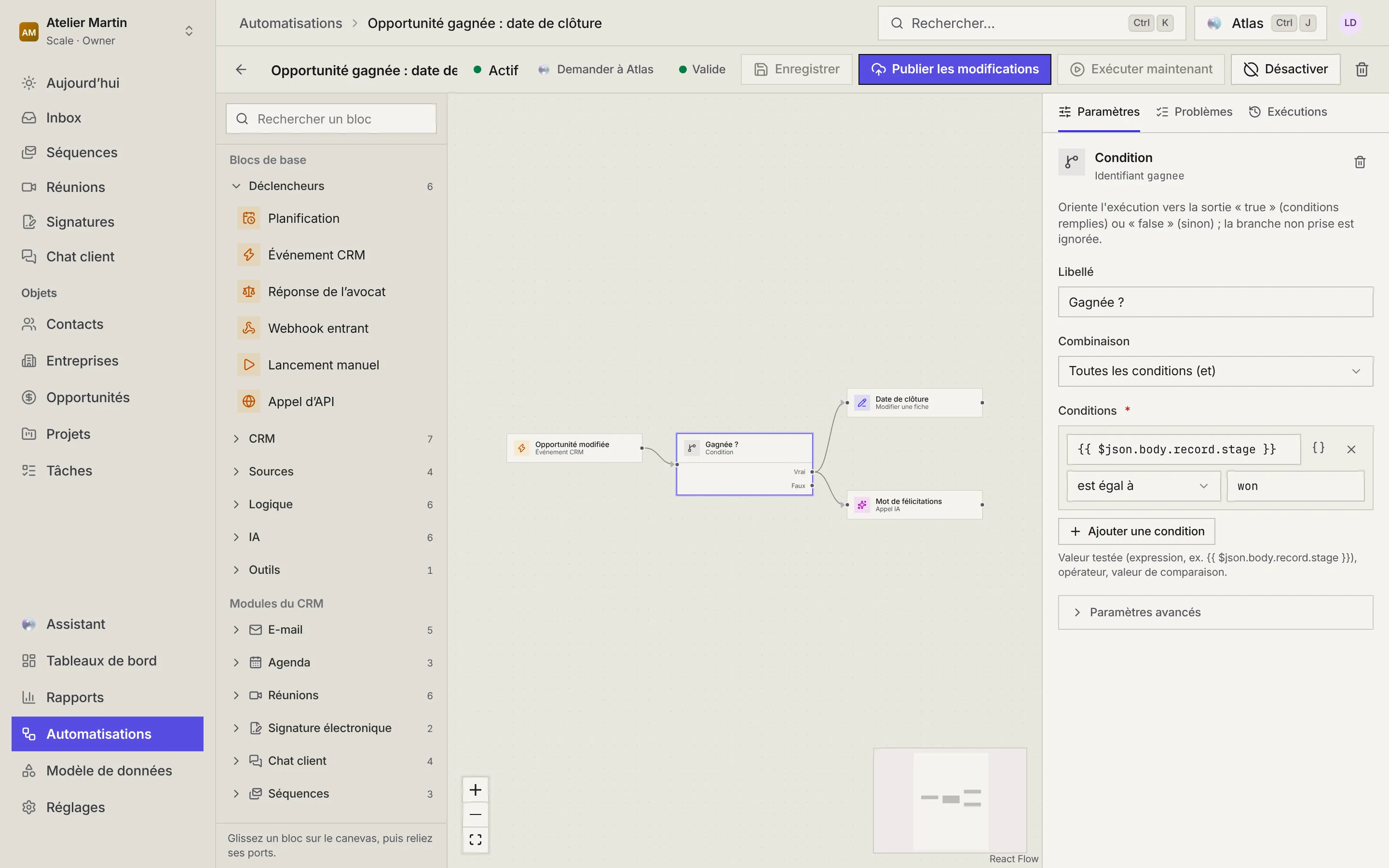L'éditeur du workflow Opportunité gagnée : la palette de blocs à gauche, le canevas avec le déclencheur, la condition Gagnée ? sélectionnée et ses deux branches, et à droite les paramètres de la condition.