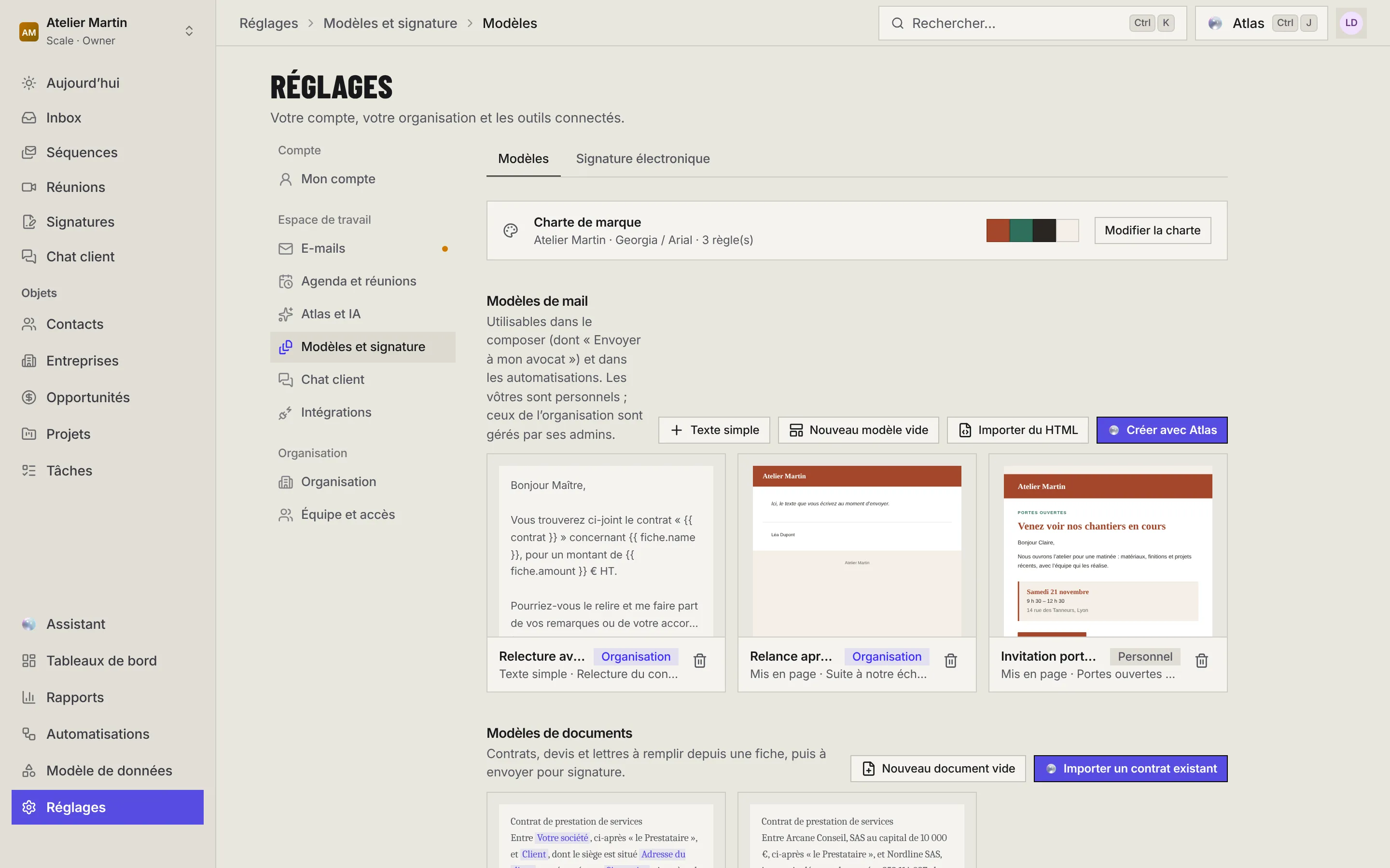 La page Modèles : la carte Charte de marque, les boutons Texte simple, Nouveau modèle vide, Importer du HTML et Créer avec Atlas, puis trois modèles de mail avec leur aperçu et leur badge Organisation ou Personnel.